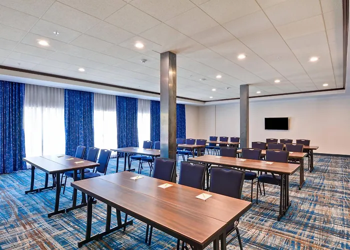 Courtyard By Marriott Long Island Islip/Courthouse Complex