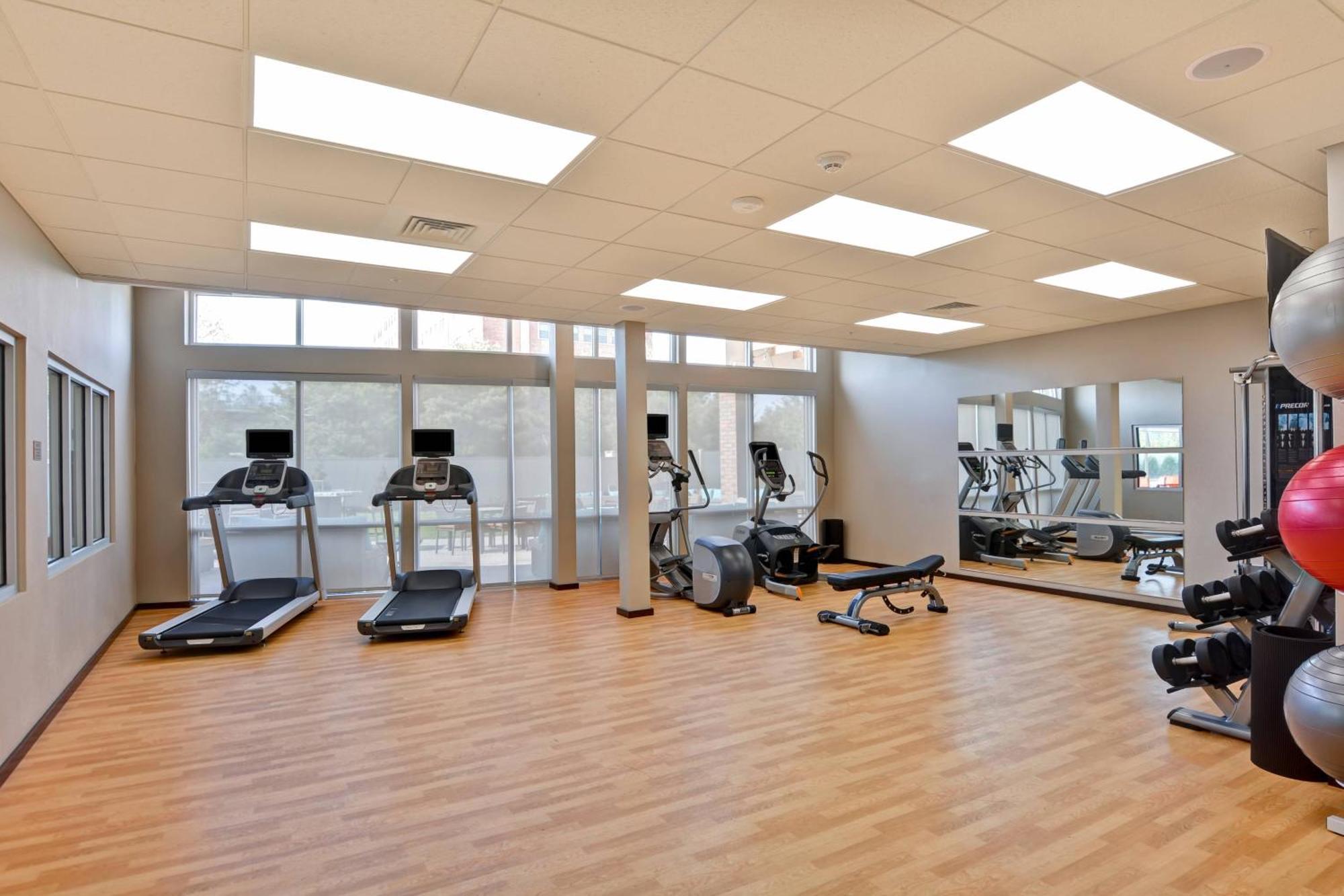Courtyard By Marriott Long Island Islip/courthouse Complex 3*