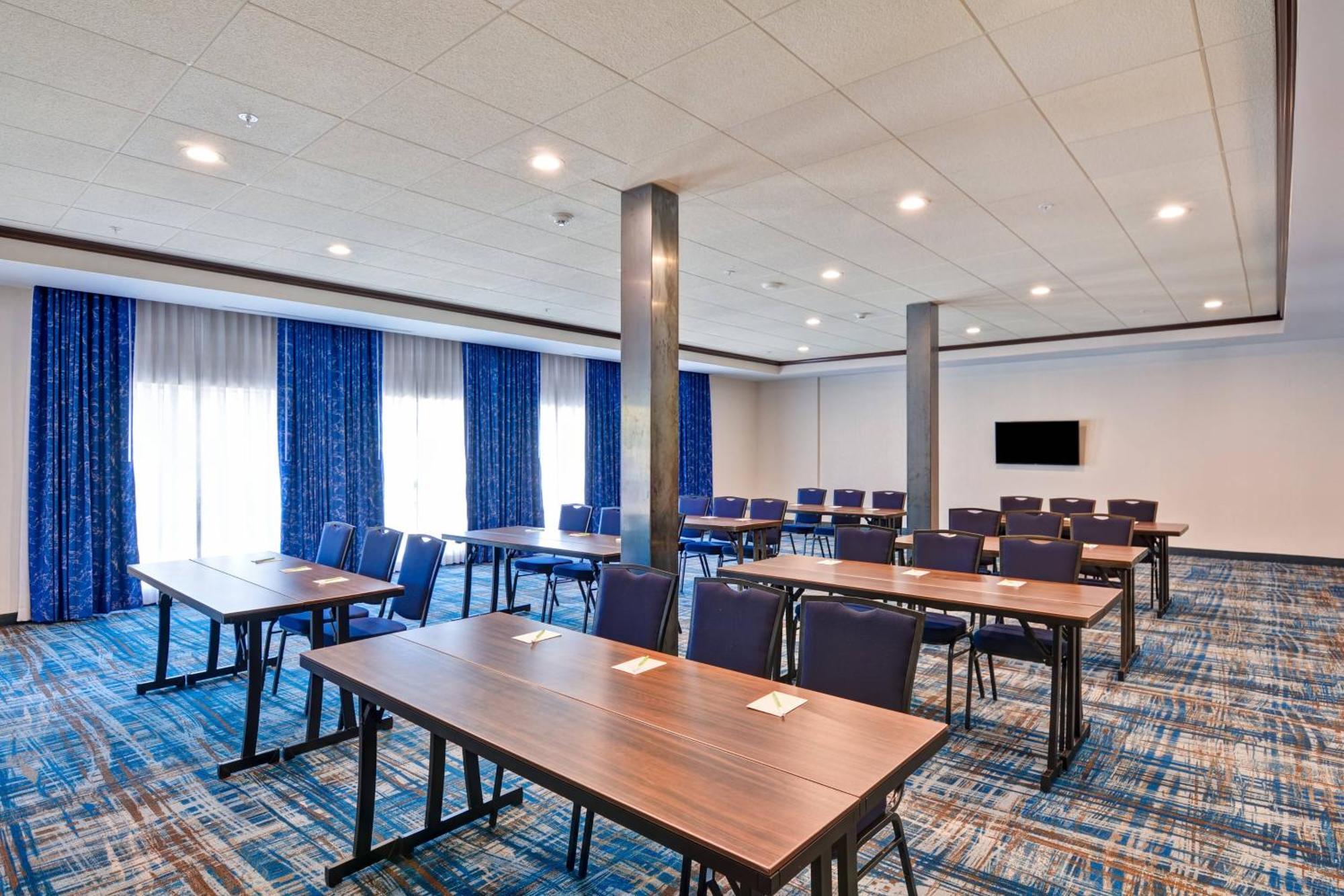 Courtyard By Marriott Long Island Islip/courthouse Complex Hotel 3*