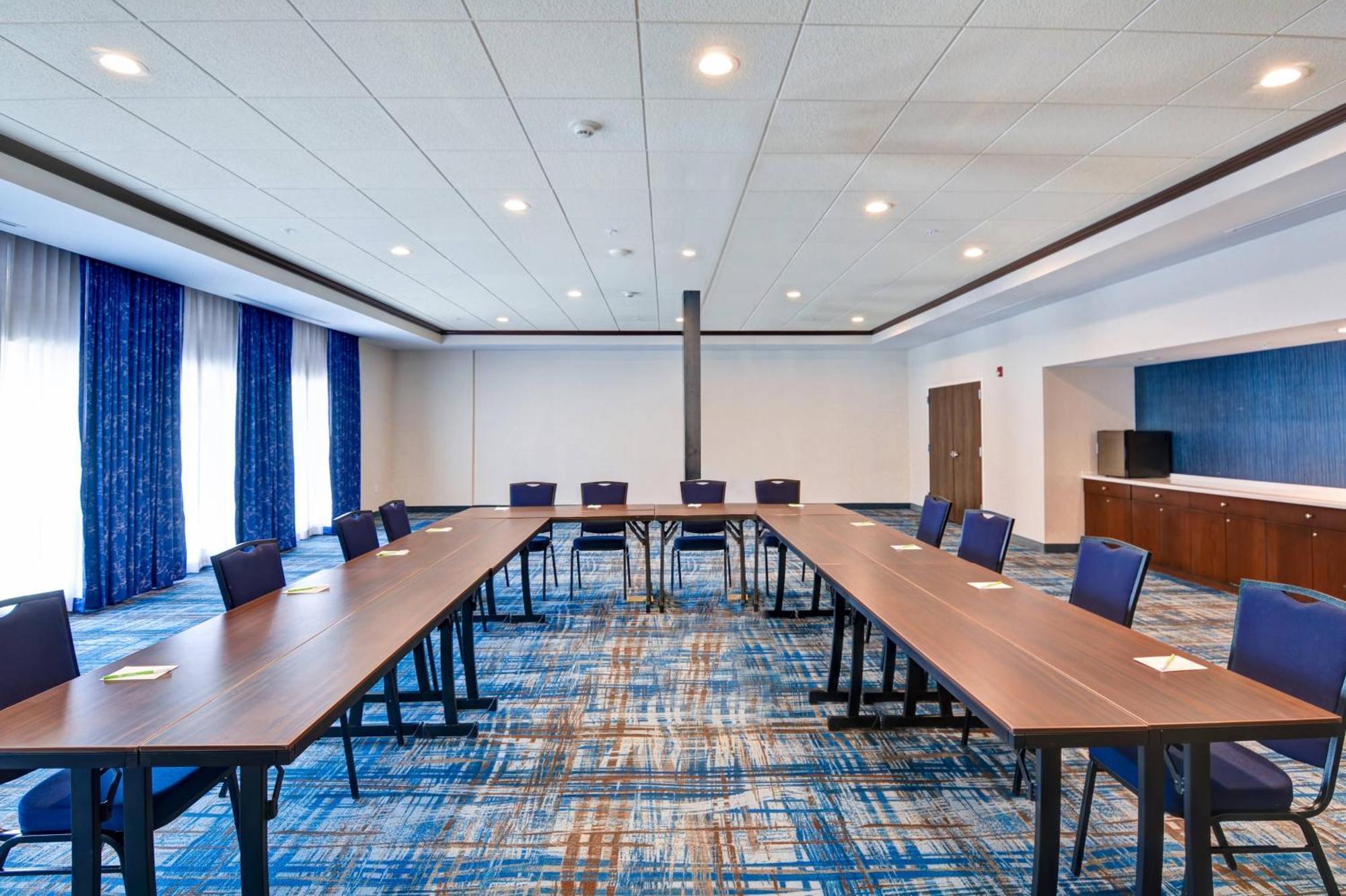 Courtyard By Marriott Long Island Islip/courthouse Complex 3*